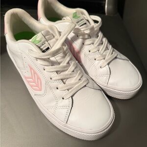 Cariuma White and Pink Women's Sneakers